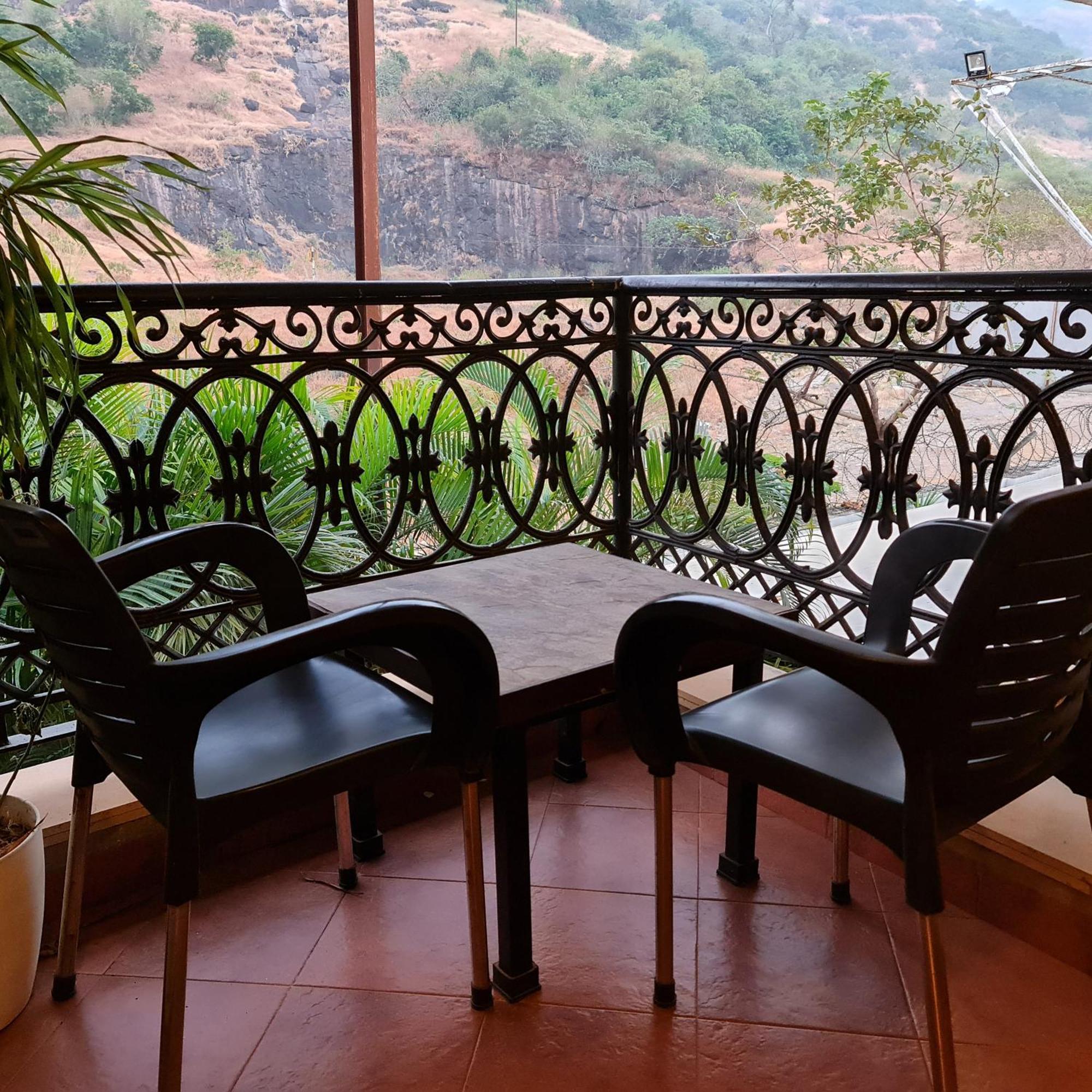 Misty Meadows, Lonavala Hotel Eksteriør billede