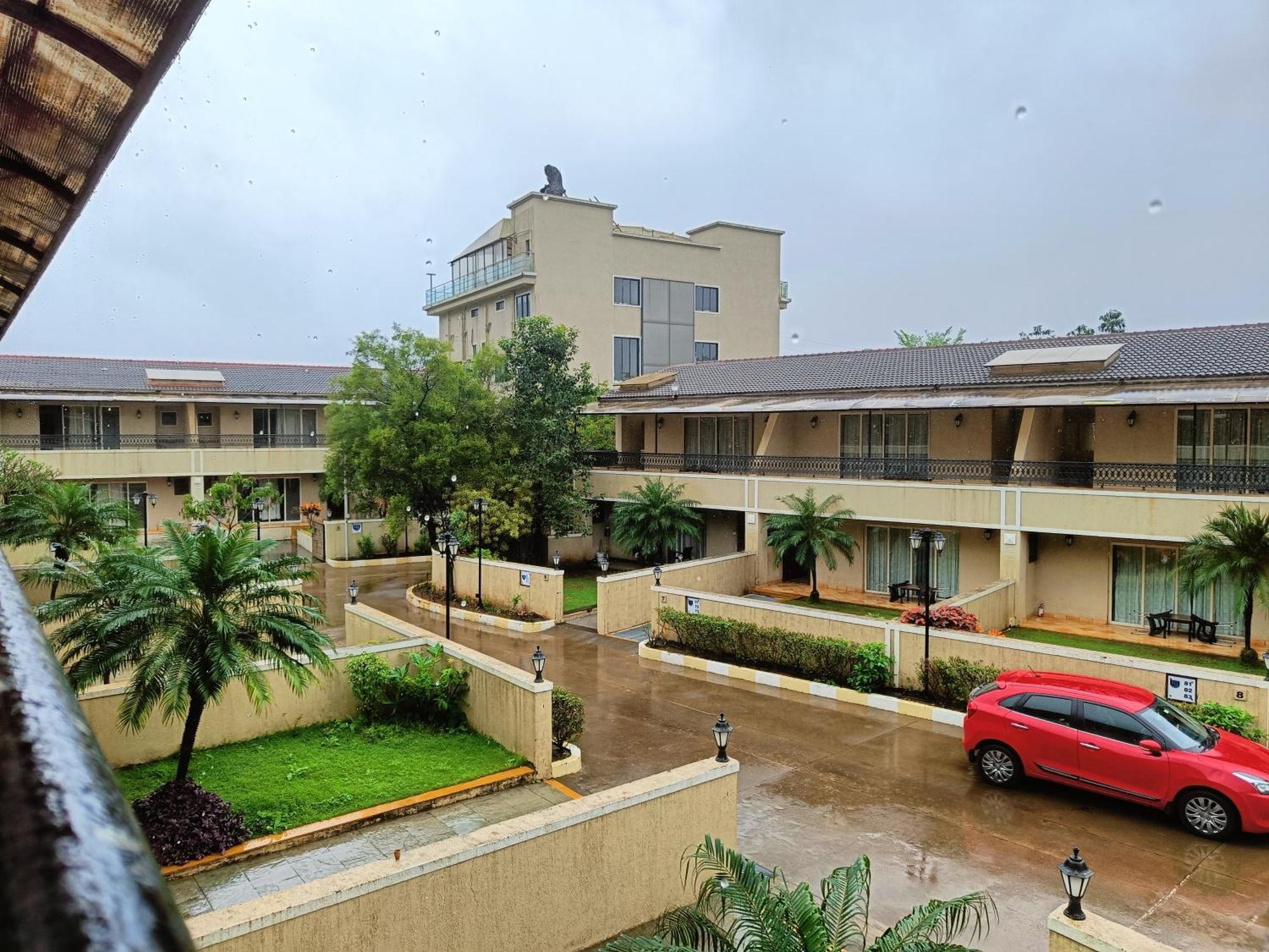 Misty Meadows, Lonavala Hotel Eksteriør billede