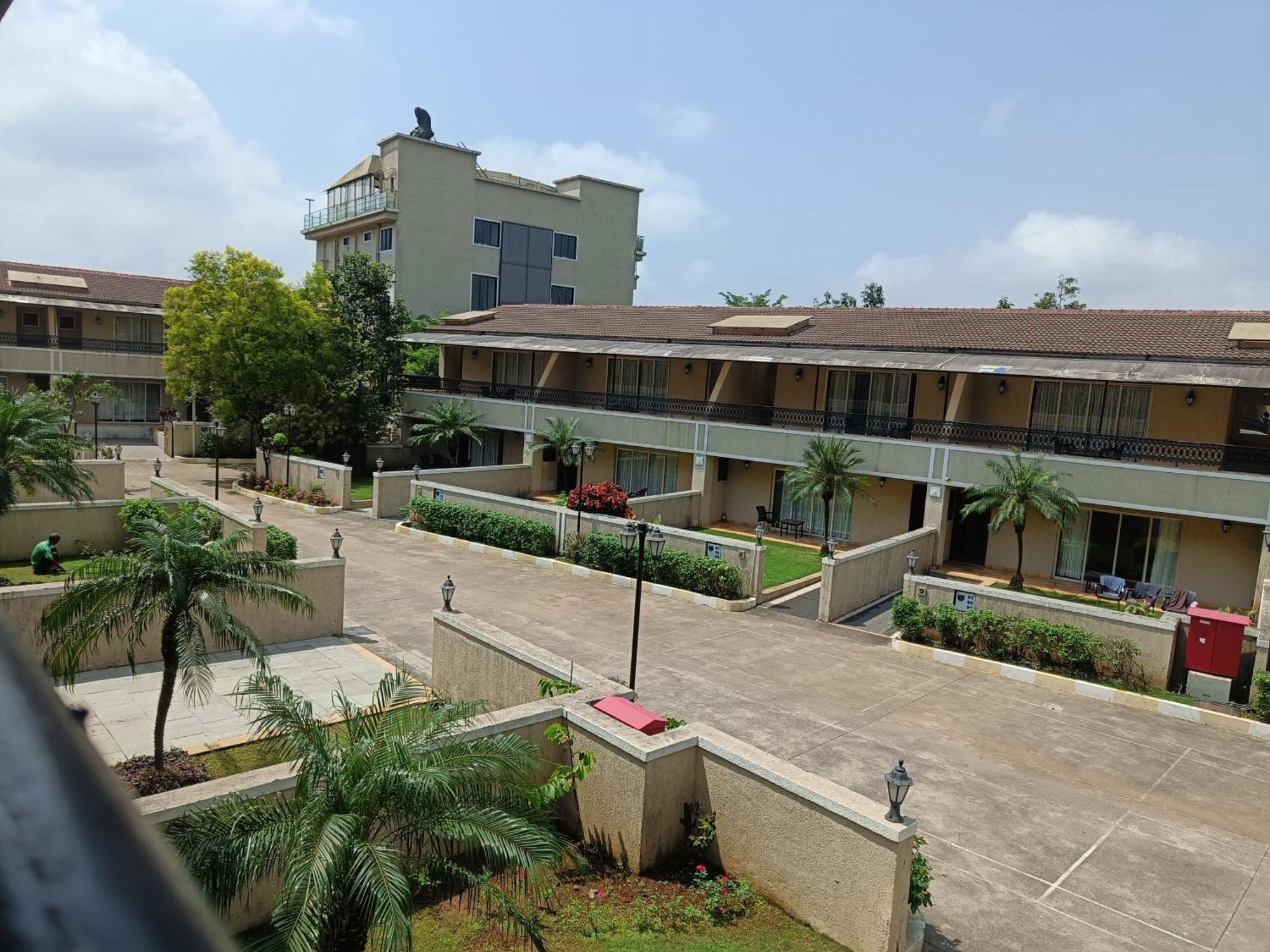Misty Meadows, Lonavala Hotel Eksteriør billede