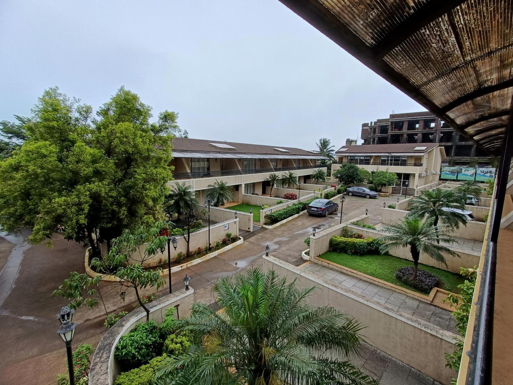 Misty Meadows, Lonavala Hotel Eksteriør billede